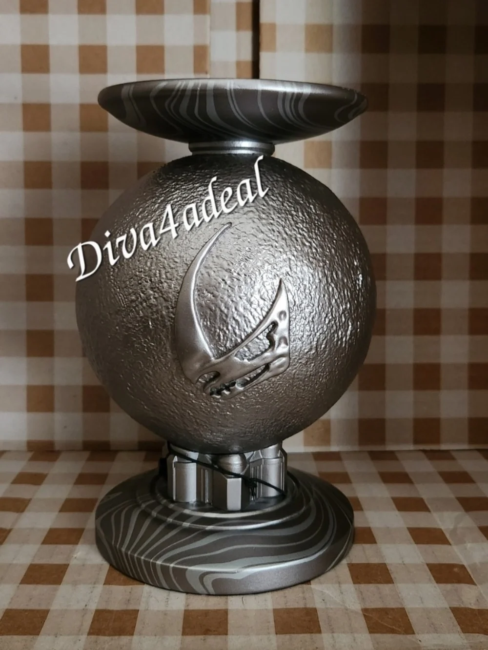 BBW STAR WARS The Mandalorian Light-Up Pedestal 3-Wick Candle Holder - Picture 4 of 6